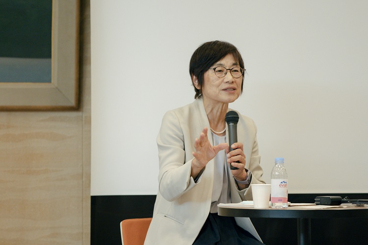 話をする鎌田氏