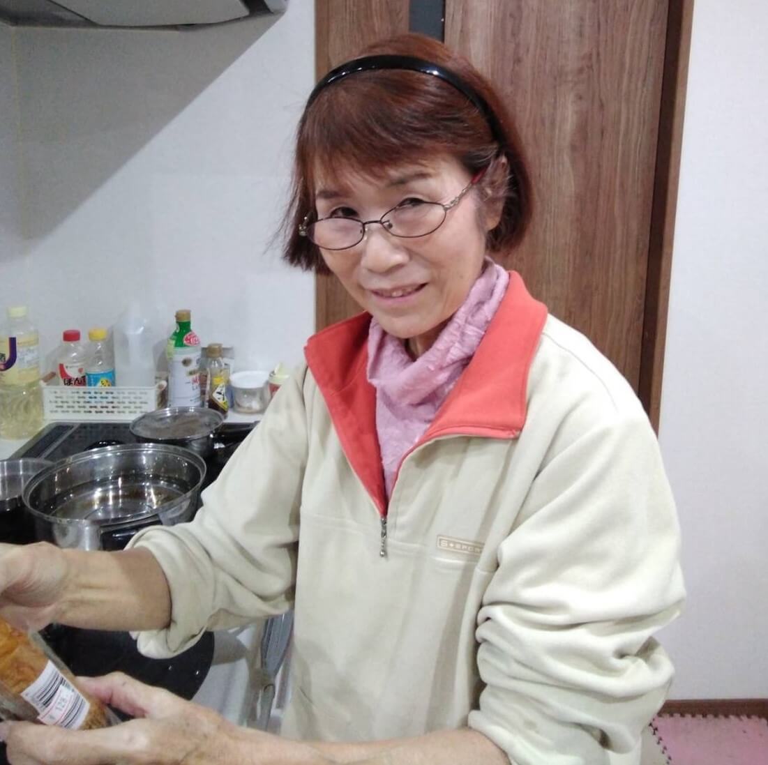 食事作りをする竹﨑さん