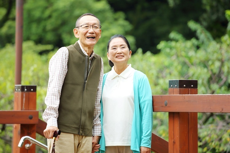 夫の介護をしている妻