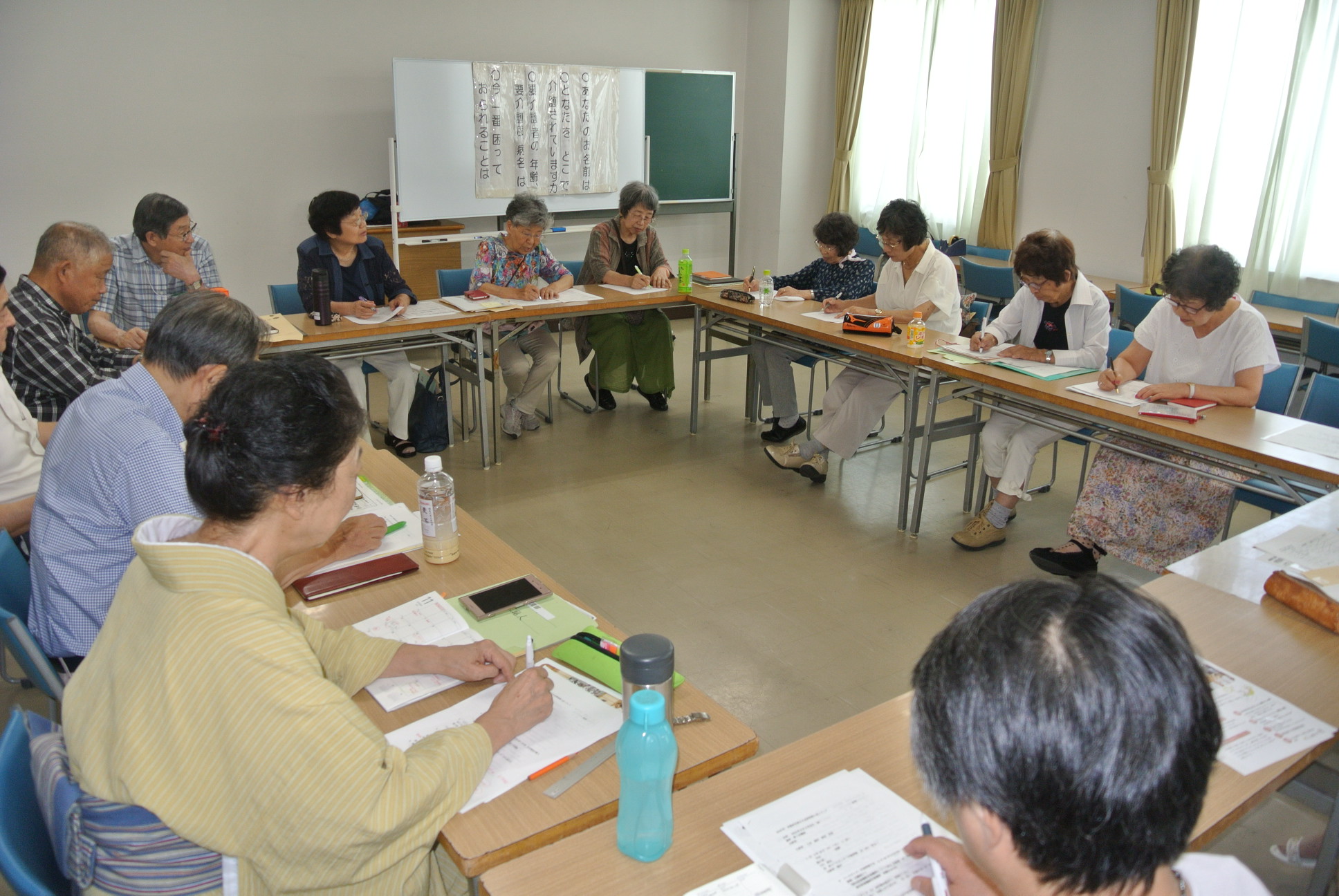 認知症の人と家族の会　つどいの様子