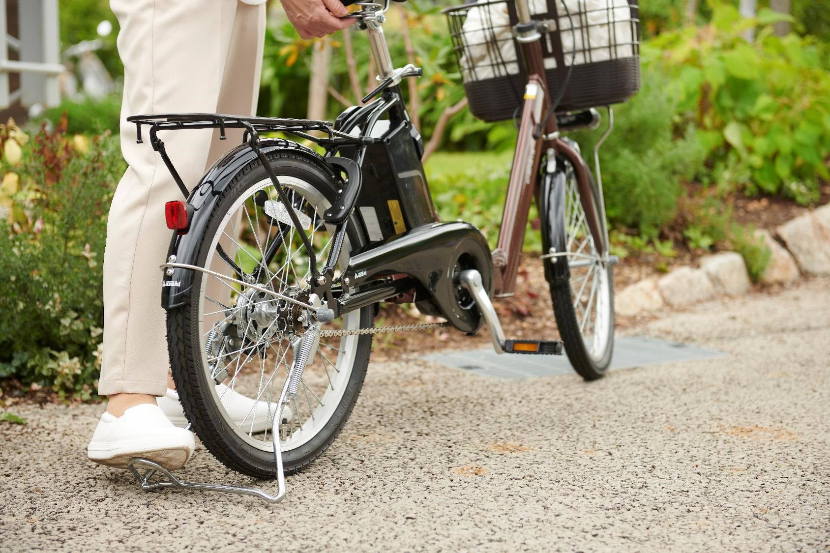 電動アシスト自転車エナシスライフ　軽々スタンドイメージ画像