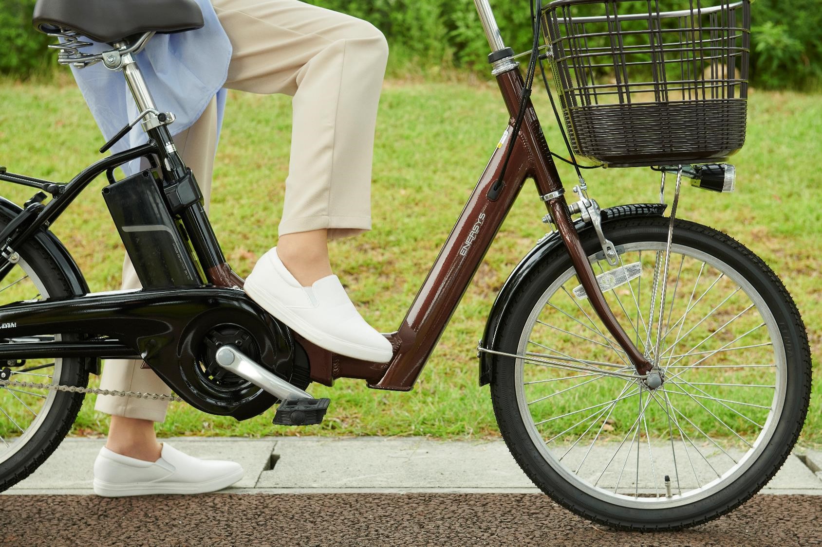 電動アシスト自転車エナシスライフ　またぎやすいフレームイメージ画像