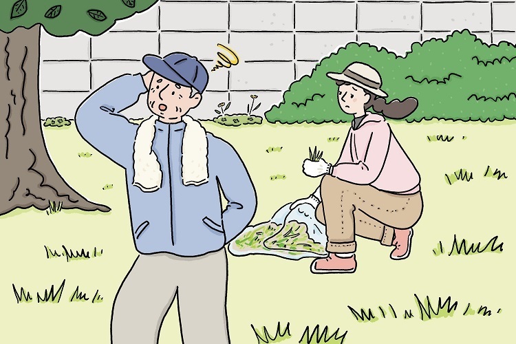 庭の草むしりをする父と娘